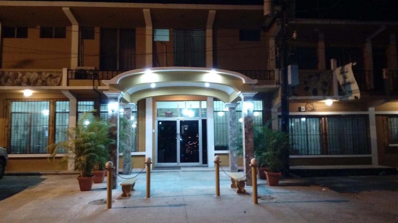 Hotel El Reformador Puerto Barrios Dış mekan fotoğraf