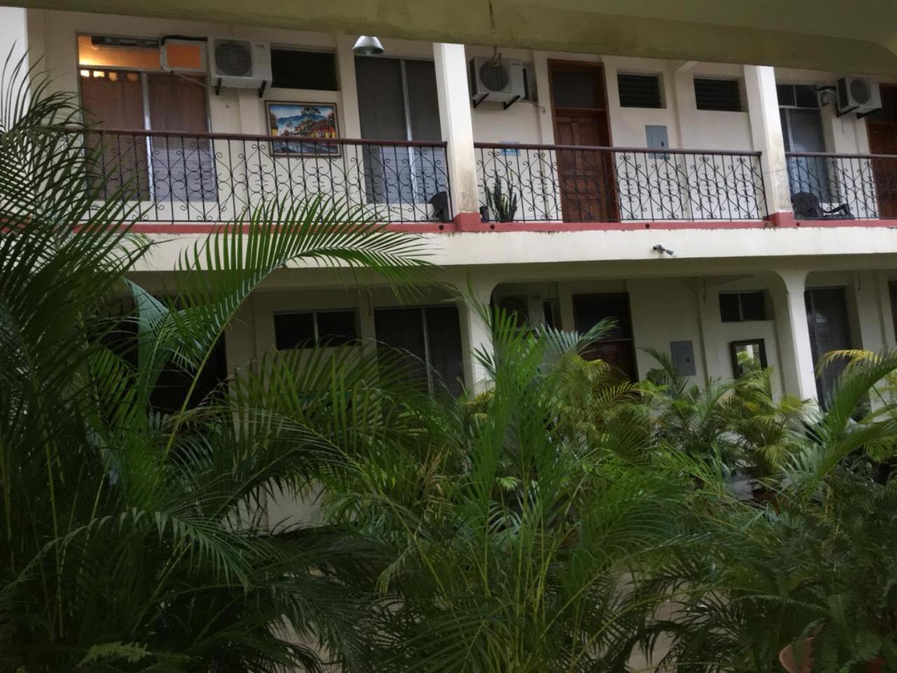 Hotel El Reformador Puerto Barrios Dış mekan fotoğraf