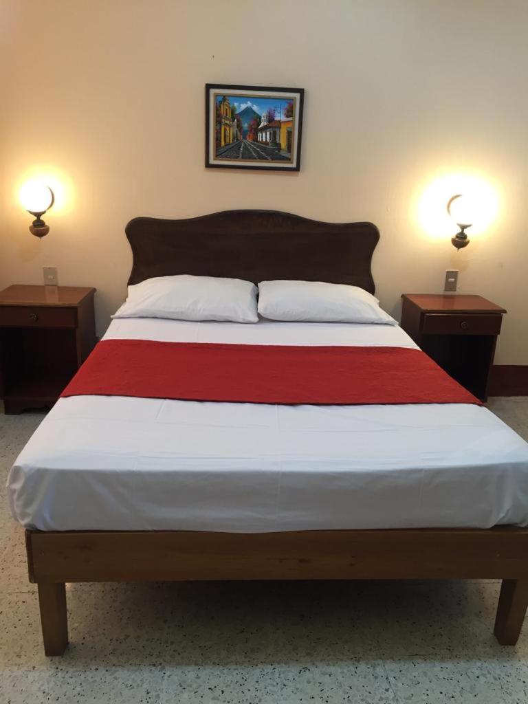 Hotel El Reformador Puerto Barrios Dış mekan fotoğraf