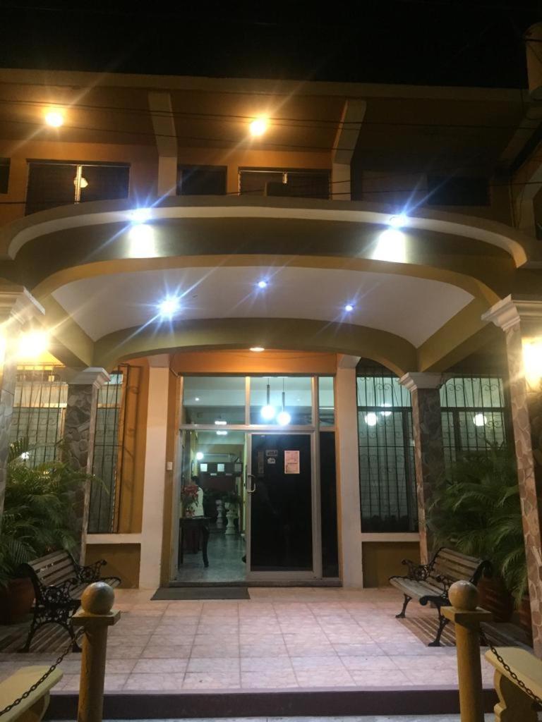 Hotel El Reformador Puerto Barrios Dış mekan fotoğraf