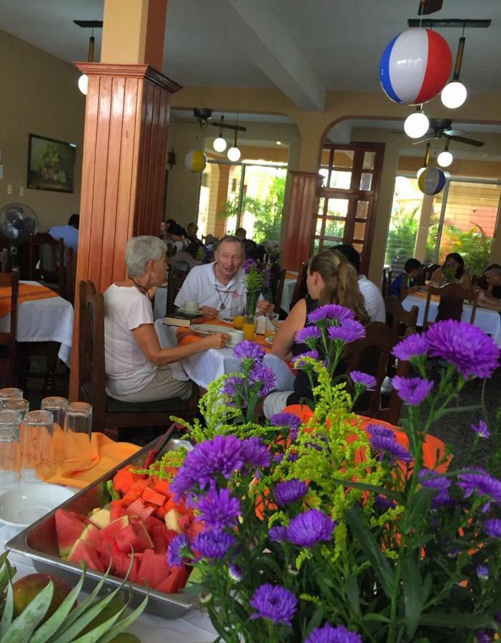 Hotel El Reformador Puerto Barrios Dış mekan fotoğraf